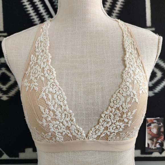 🥰 EUC Wacoal 852191 Embrace Lace Soft Cup Wireless Adjustable Bra, Sand, 32 (S) - Picture 6 of 13